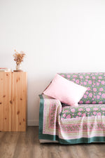 Charger l&#39;image dans la galerie, Cubresofá Kokoon Verde y Rosa
