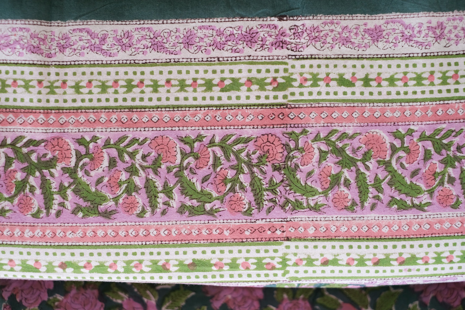 Cubresofá Kokoon Verde y Rosa