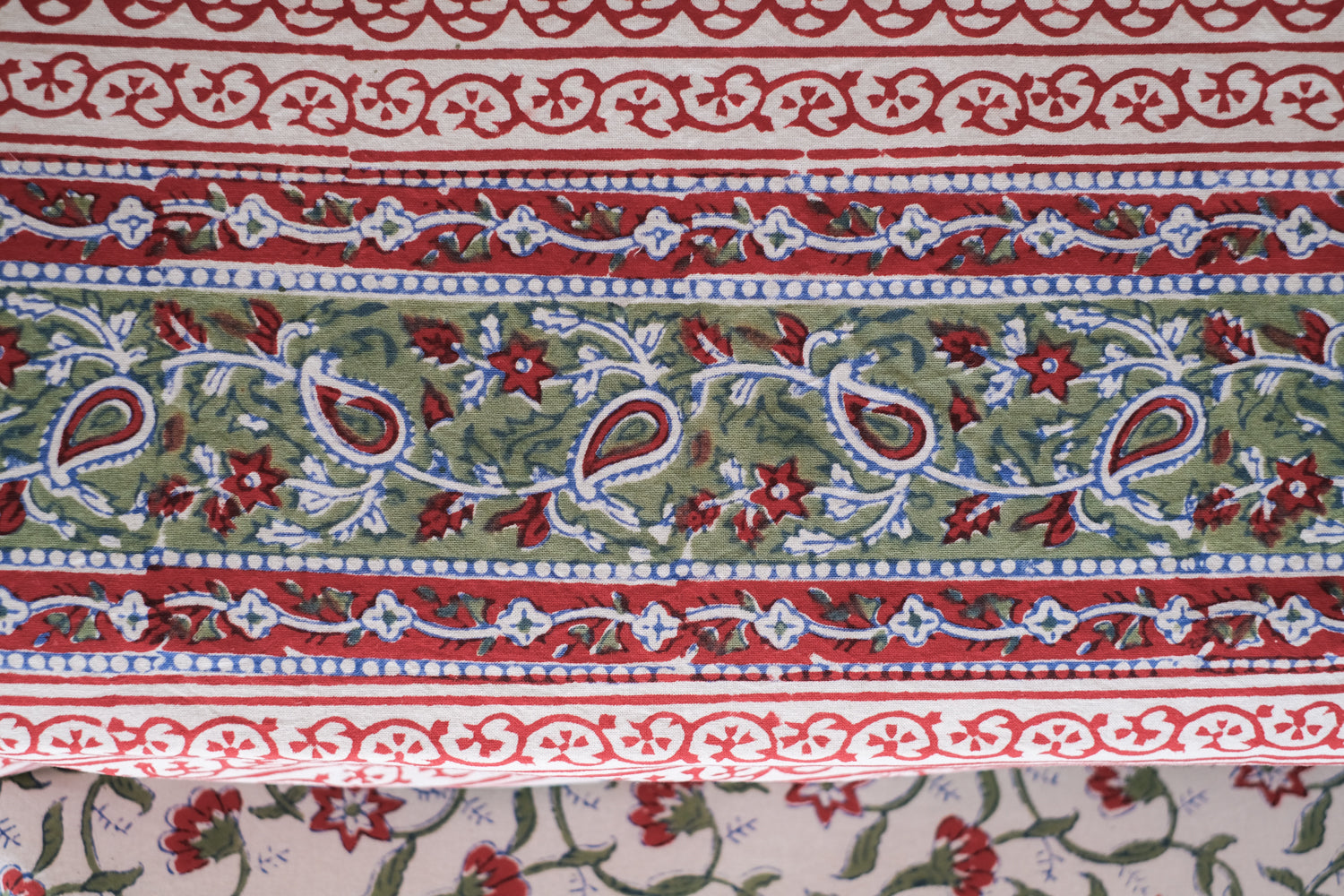 Cubresofá Lueesa Blanco y Rojo