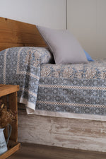 Lade das Bild in den Galerie-Viewer, Cubrecamas Theesl Azul
