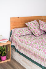 Cargar imagen en el visor de la galería, Cubrecamas Kokoon Blanco y Rosa
