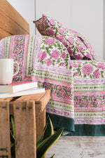 Cargar imagen en el visor de la galería, Cubrecamas Kokoon Blanco y Rosa
