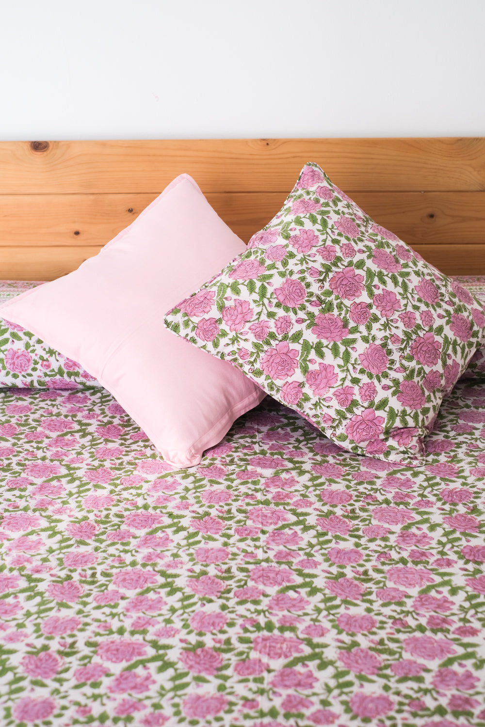 Cubrecamas Kokoon Blanco y Rosa