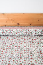 Lade das Bild in den Galerie-Viewer, Cubrecamas Lueesa Blanco y Rojo
