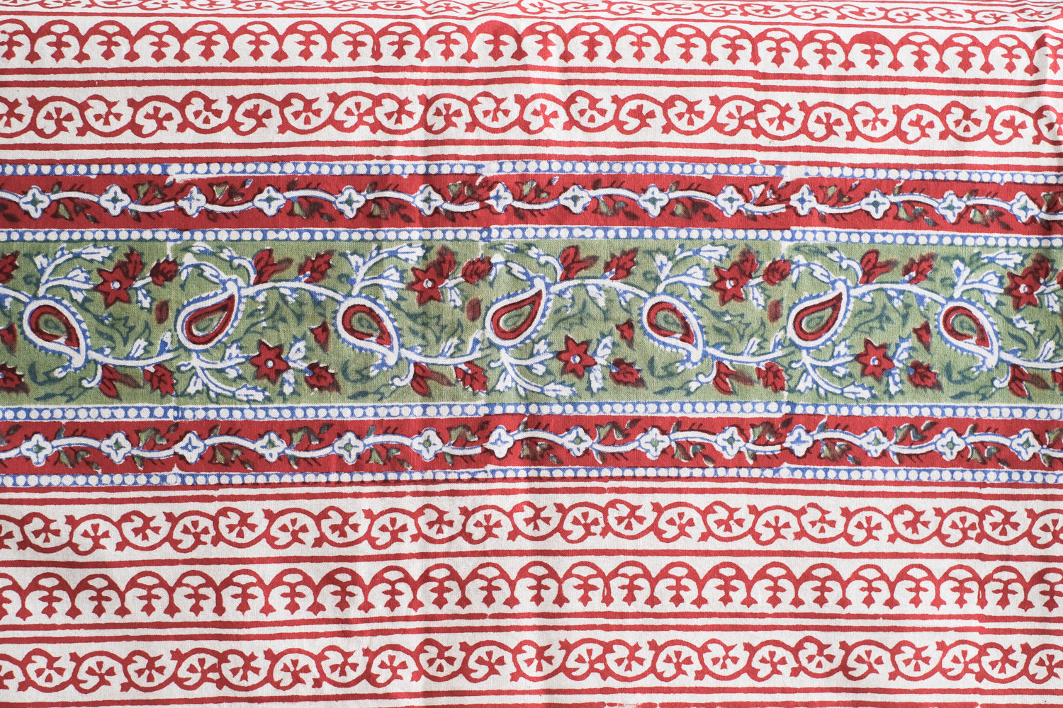 Cubrecamas Lueesa Blanco y Rojo