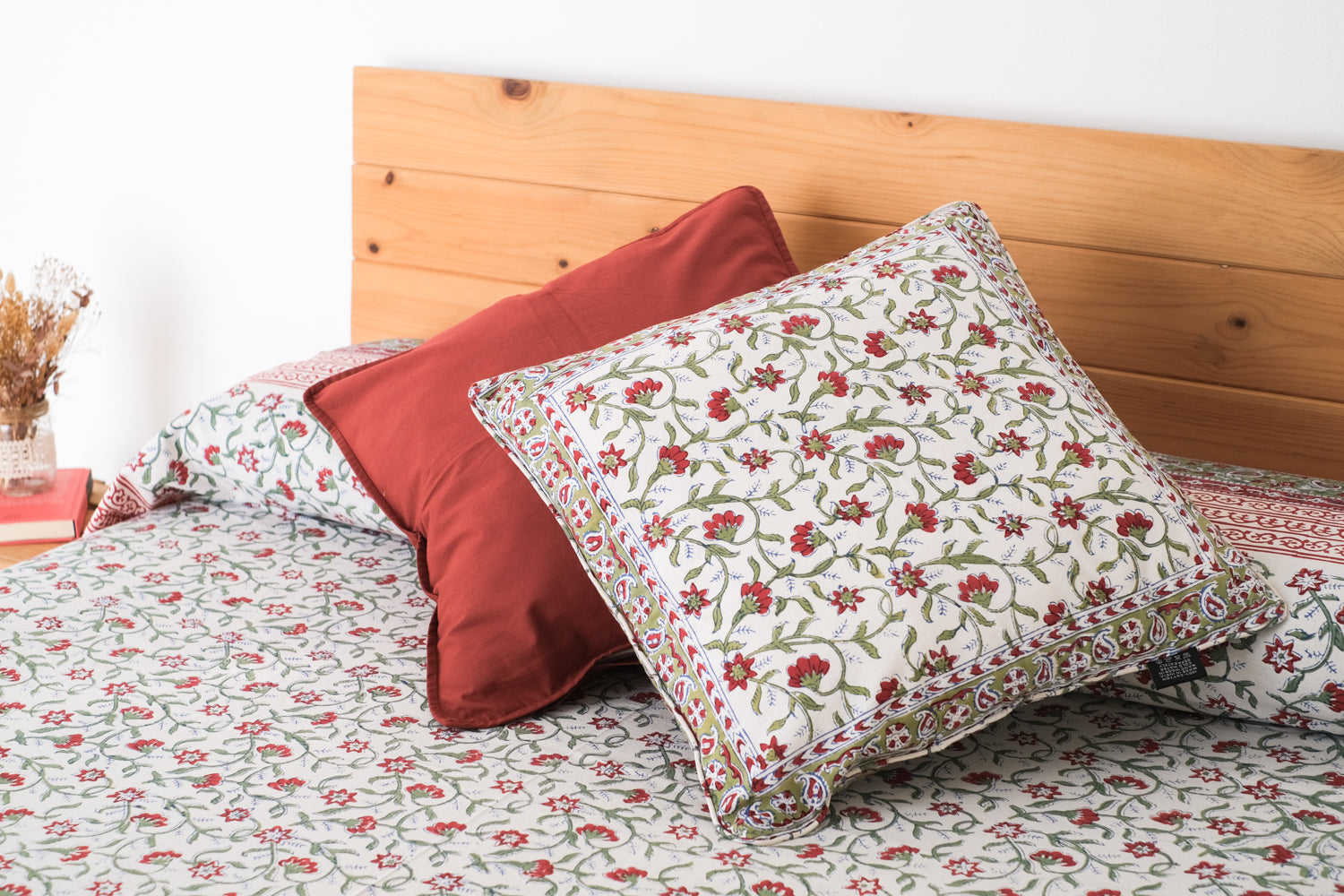 Cubrecamas Lueesa Blanco y Rojo