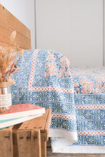 Charger l&#39;image dans la galerie, Cubrecamas Theesl Azul y Naranja
