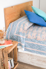 Charger l&#39;image dans la galerie, Cubrecamas Theesl Azul y Naranja
