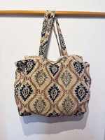 Lade das Bild in den Galerie-Viewer, Bolso Thaila hojas grandes
