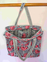 Charger l'image dans la galerie, Bolso Gudaguda II flores rosas con cremallera
