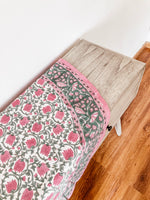 Cargar imagen en el visor de la galería, Mantel Kavya grande redondo y rosa
