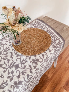 Mantel Vrinda redondo y gris