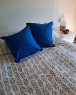 Charger l&#39;image dans la galerie, Edredón reversible Mira y Kala azul

