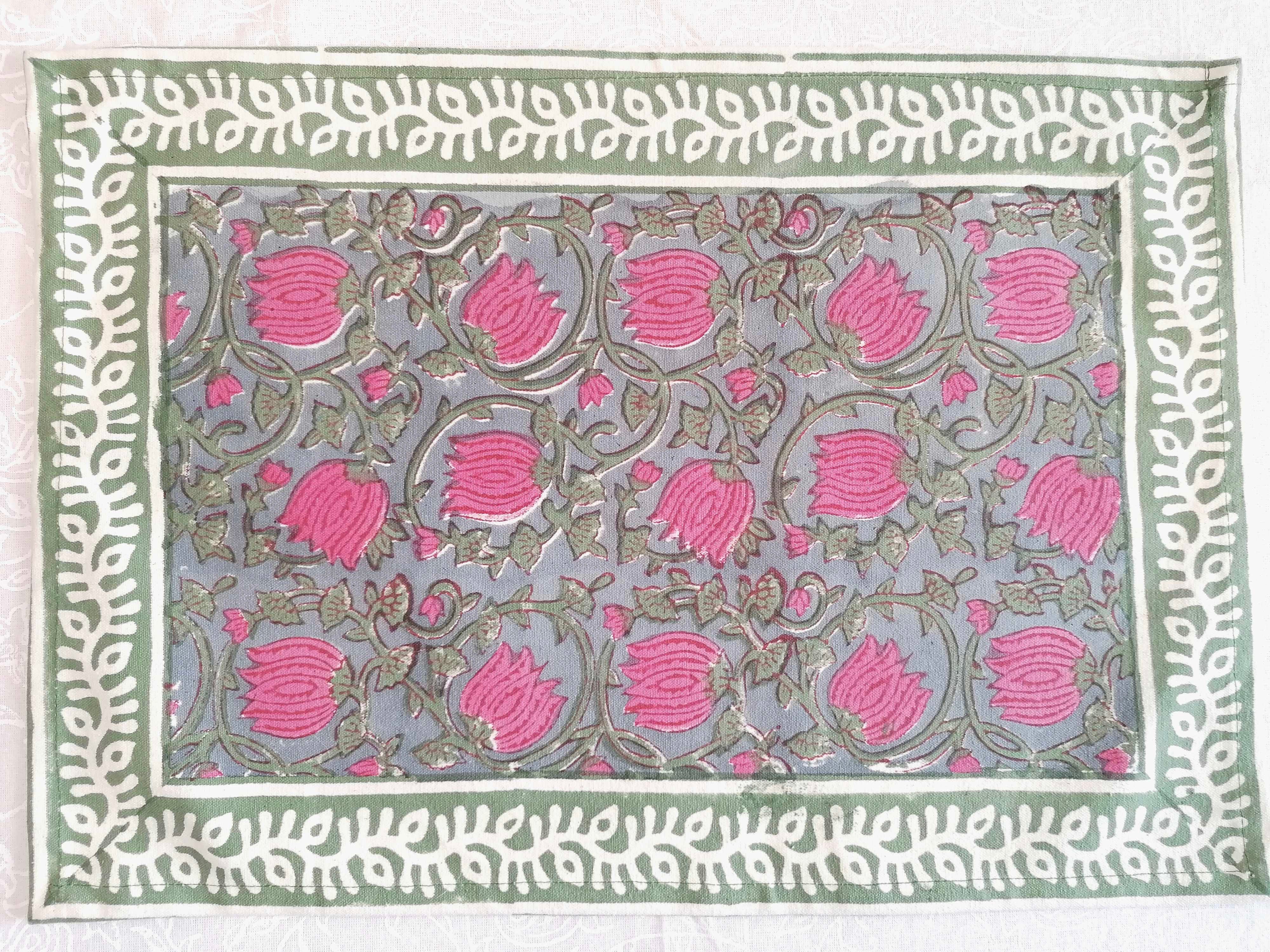 Mantel individual Kavya gris y rosa