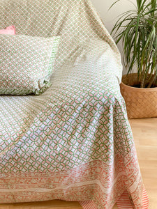 Cubresofá Ghera Verde y Rosa