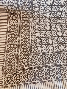 Cubrecamas Vanisha Blanco y Negro