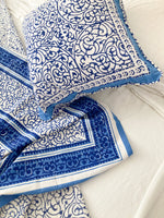 Lade das Bild in den Galerie-Viewer, Funda cojín Halakon azul
