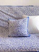 Lade das Bild in den Galerie-Viewer, Funda cojín Halakon azul
