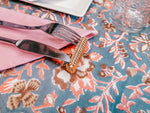 Charger l&#39;image dans la galerie, Mantel Kavita gris y rosa
