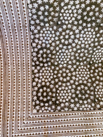 Lade das Bild in den Galerie-Viewer, Cubresofá Indra Marrón
